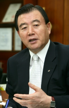 홍문표 사장 "외국인들 몰려오게 하겠다"