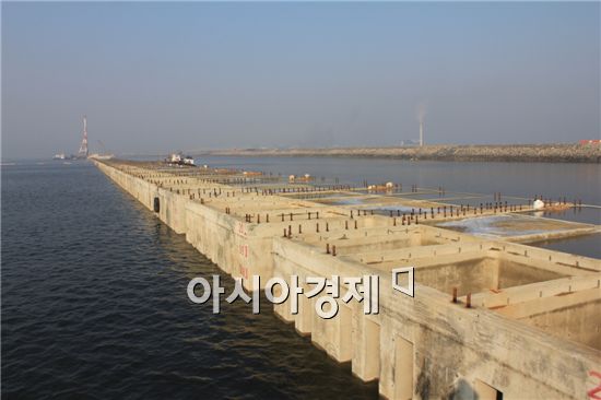 인천신항 컨테이너부두 공사 '반환점'