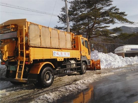 동대문구, 강릉서 제설 작업 펼쳐 