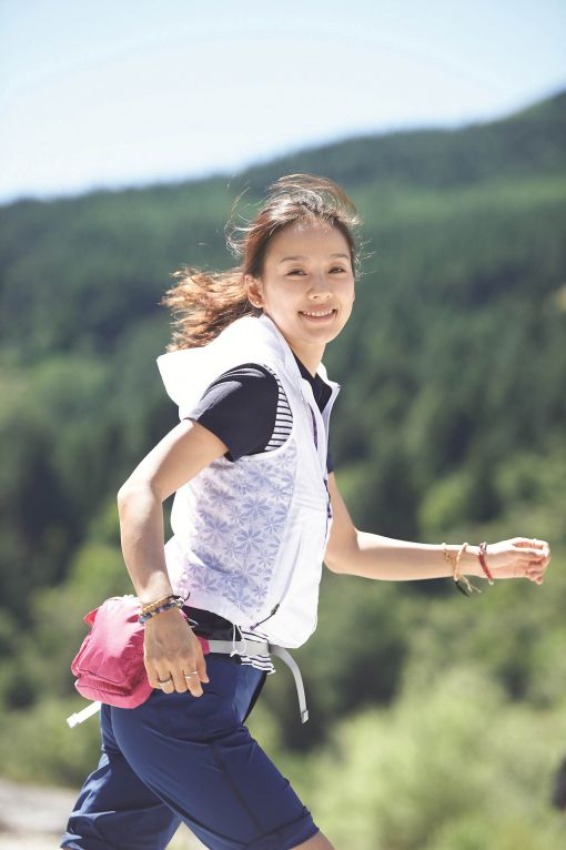 이효리, 암벽등반가 변신?..뉴질랜드 화보 '눈길'