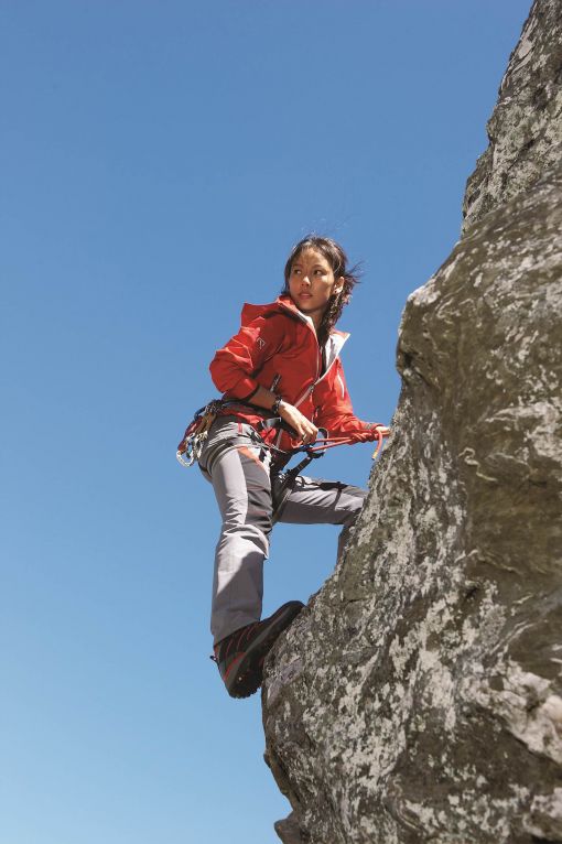 이효리, 암벽등반가 변신?..뉴질랜드 화보 '눈길'