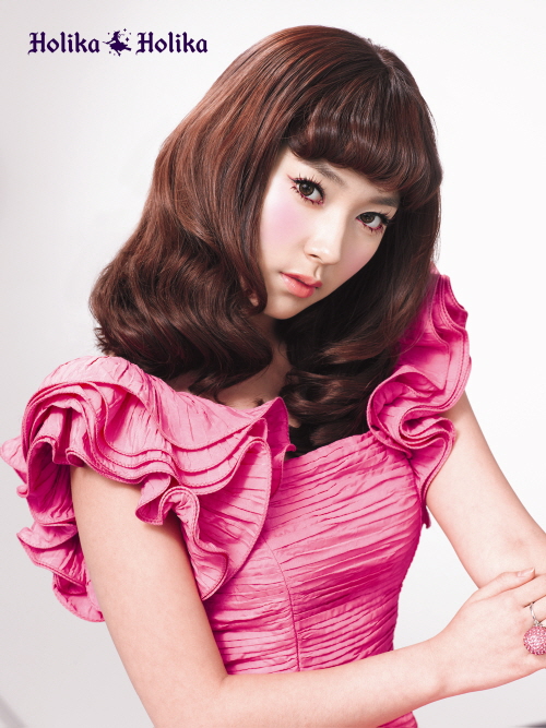 '뮤뱅'MC 김민지, 화장품 모델 발탁..발랄-고혹 매력