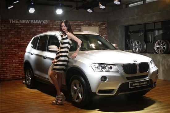 BMW, 리터당 17.2km 가는 SAV '뉴 X3' 출시..가격은?