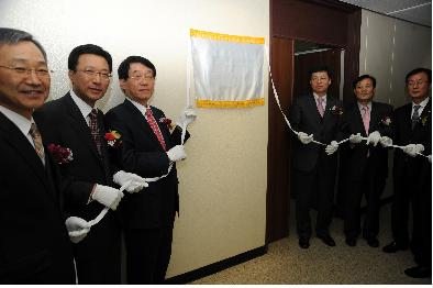 왼쪽부터 이용태 남부발전 관리본부장, 박종훈 발전회사협력본부장, 남인석 중부발전 사장, 정양호 전기위원회 사무국장, 오승균 서부발전 관리본부장,한영석 남동발전 지원본부장