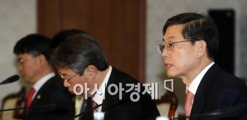 [포토]모두발언하는 김황식 총리