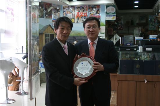 국가기록원 감사패 받은 ‘기록의 달인’들