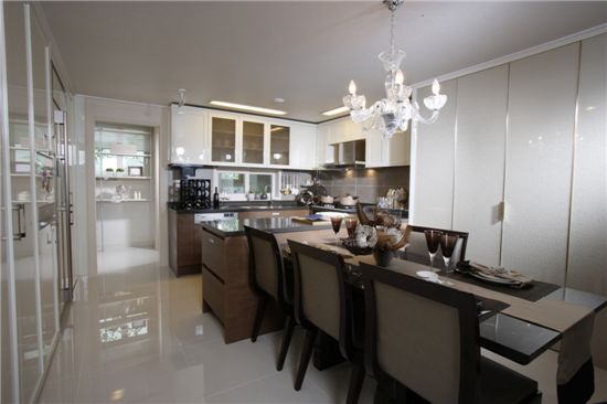 거실을 영화관처럼 꾸민 '광명 해모로'