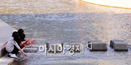 [포토] '우린 벌써 물놀이~'