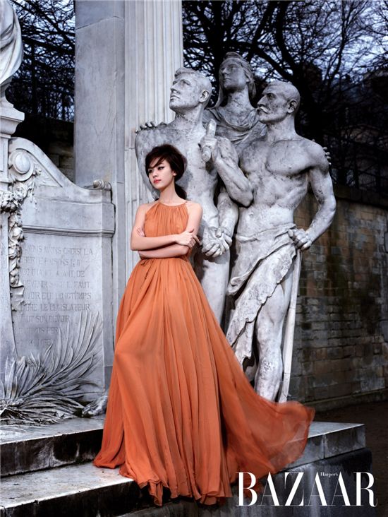 한효주, 화보통해 성숙-고혹 매력 '여신' 변신