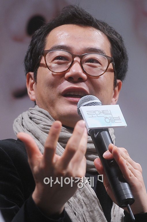 [포토]질문에 답하는 장진 감독