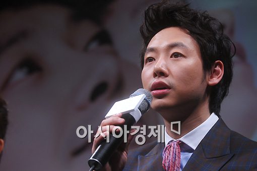 [포토]질문에 답하는 김동욱
