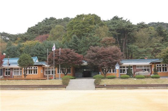 '2011 포스코 청암상' 청암 교육상을 수상하는 남한산 초등학교 전경