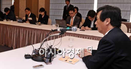 [포토]오강현 대한석유협회 회장 기자회견