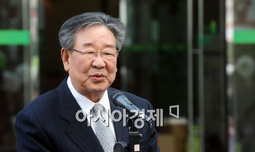 [포토]인사말하는 최불암 후원회장