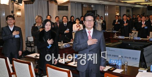 [포토]국민의례하는 정병국 문광부 장관