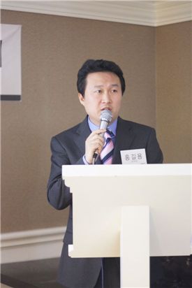 홍길용 이랜드 외식사업부 본부장이 애슐리의 2011년 사업 전략을 발표하고 있다.
