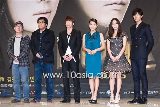 From left, SBS TV series "Midas" directors Kang Shin-hyo, Lee Chang-min and actors Jang Hyuk, Kim Hee-ae, Lee Min-jung and No Min-woo pose at a press conference held in Seoul, South Korea on February 21, 2011. [Chae Ki-won/10Asia]