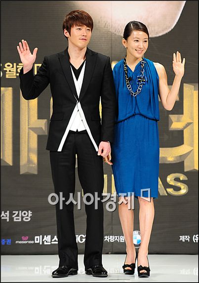 [PHOTO] "Midas" cast attend press conference