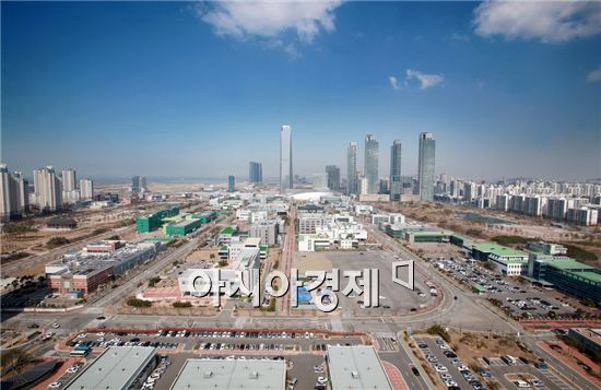 송도국제도시 전경. 수도권 전세난에도 불구하고 최근 입주 물량이 쏟아지면서 전셋값이 지난해 11월에 비해 소폭 하락했다. 