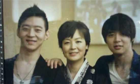 Park Yu-hwan's family portrait [Park Yu-hwan's official Twitter website]