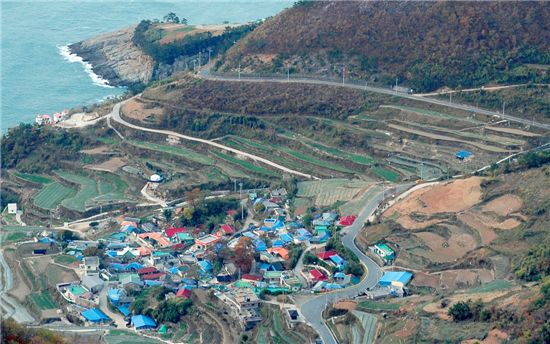 [여행]'옥빛, 쪽빛, 초록' 3색교향곡 남해 봄 풍경