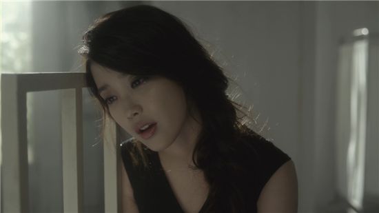 Singer IU in music video of "The Story Only I Didn't Know" [Loen Entertainment]