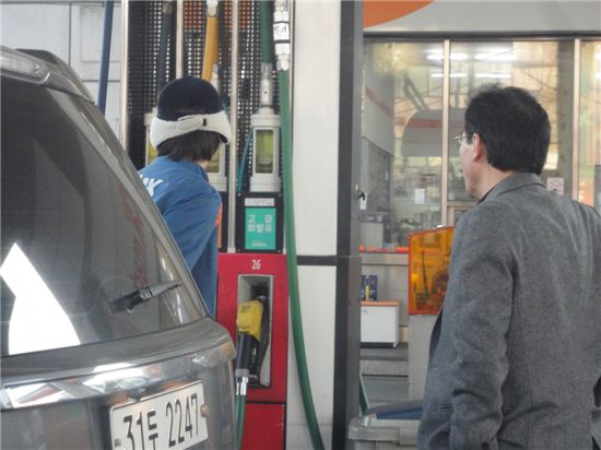 서울 휘발유값 주유소간 ℓ당 최대 427원까지 차이나 