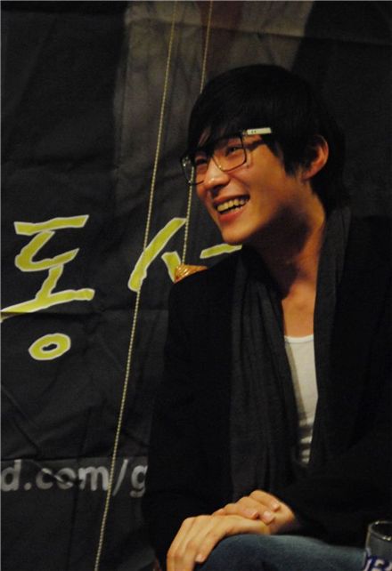 '천국의 눈물' 전동석, 팬들과 스물네 번째 생일파티