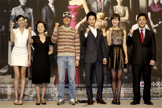 "Royal Family" cast and crew at a press conference in Seoul, South Korea on February 24, 2011. [MBC]