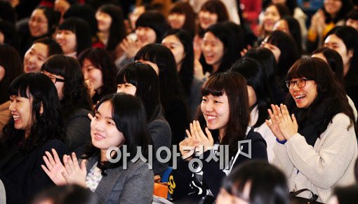 [포토] 환호성 지르는 신입생들