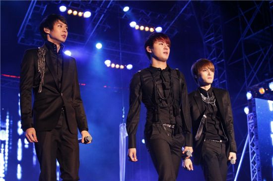 JYJ to kick off second world tour in April 