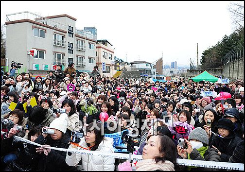 [포토]'김정훈 보자!' 국방부 가득메운 일본팬들