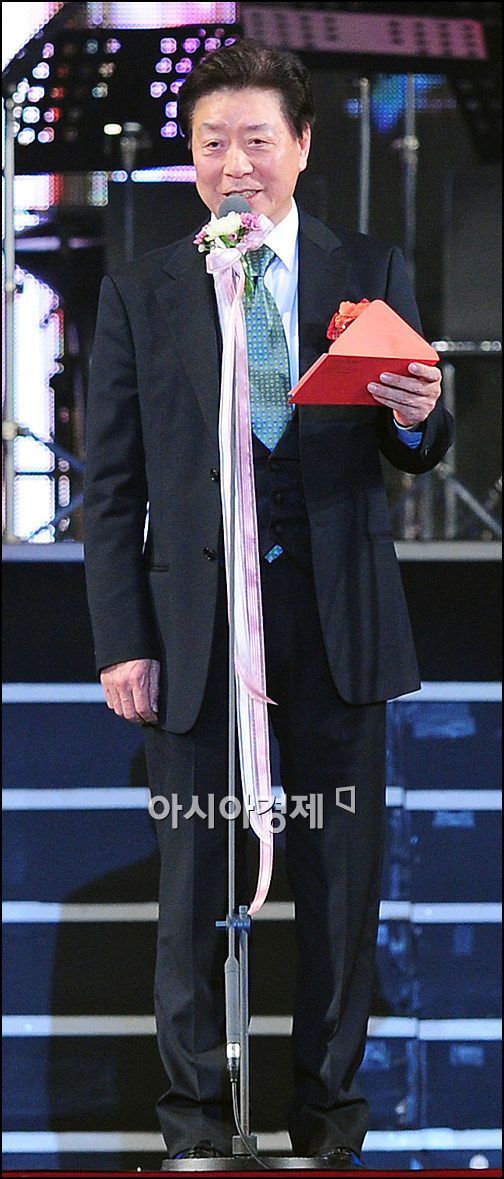 [포토]이정길, 서울문화예술대상 시상자로 참석