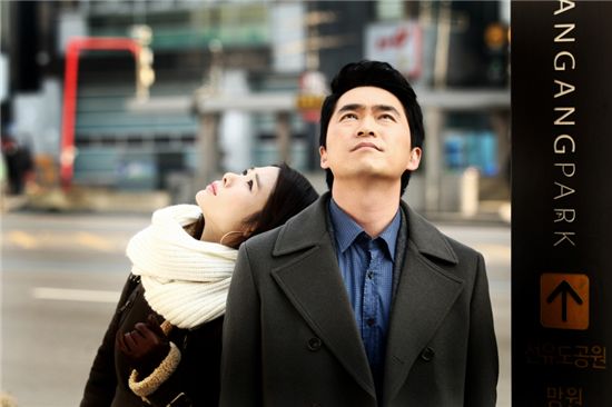 '반짝' 김현주-김석훈 커플, 봄날 '버스 데이트'