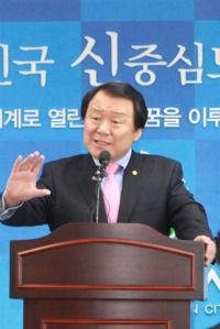무상급식 석달 미뤄진 염홍철 시장의 고민은...