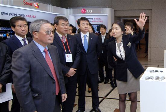 구본무 LG회장 "고객가치 몰입해 즐겁게 일하자"