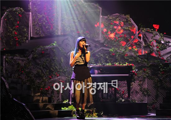 [PHOTO] Secret Song Ji-eun sings on Mnet music show