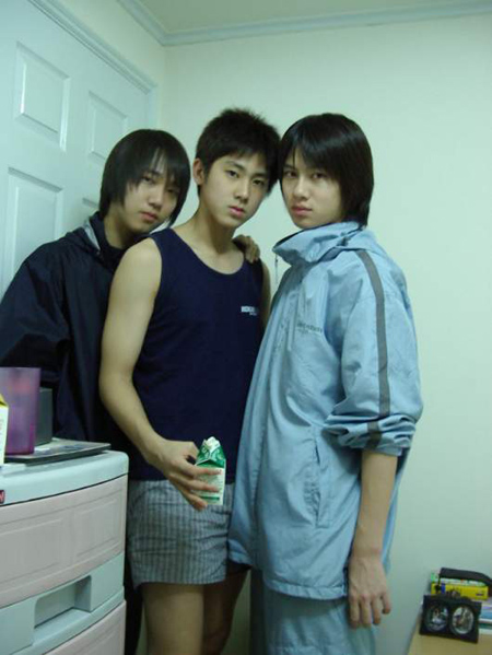 Super Junior member Yesung (left) TVXQ's U-Know Yunho (middle) and Super Junior's Heechul (right) 