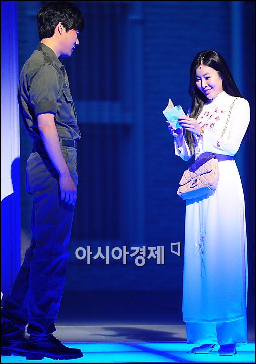 [포토24시]이해리 '오늘은 정상윤과 함께'(15:00)