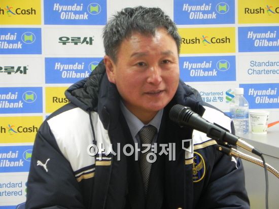 허정무 인천 감독 "유병수, 심리적 위축될까 걱정"