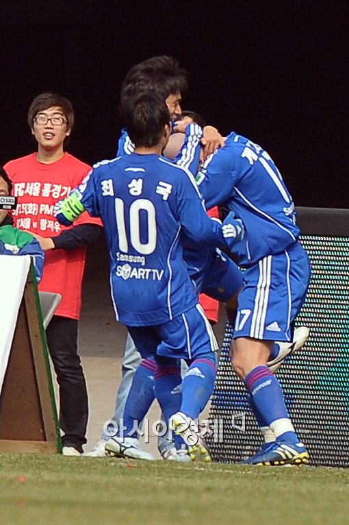 ‘게인리히 결승골’ 수원, 서울 2-0 꺾고 개막전 승리