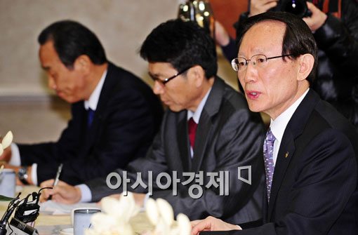 [포토] 김종찬 금감원장, "길거리 카드 모집 금지"