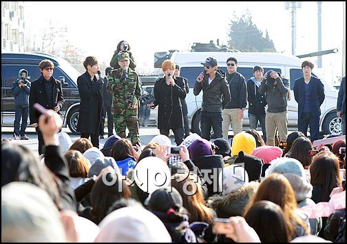 [포토]'이재원 제대 보자' 동두천 가득메운 팬들