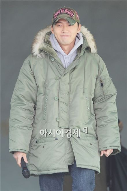 [PHOTO] Hyun Bin appears in public before entering military