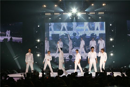 2PM at Tokyo Girls Collection (TGC) on March 5, 2011 [JYP Entertainment]