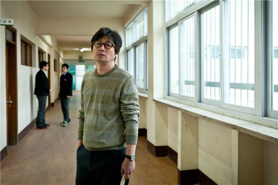 Korean actor Kim Yun-seok on the set of upcoming film tentatively titled "Wandukgi." [First Look]