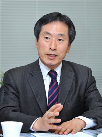 신면호 서울시 경제진흥본부장은 서울시 신성장 동력산업 중 R&D에 대한 지원을 강화하겠다고 밝혔다.