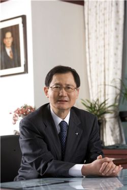 박찬구 금호석화 회장, 비자금 의혹에 입 열었다