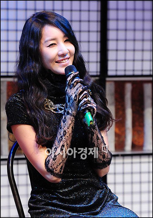 [포토]윤지민 '첫 연극, 아! 긴장되요'