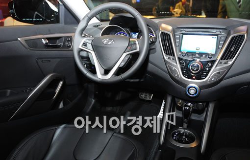 [포토] 볼륨감을 극대화한 벨로스터 실내디자인